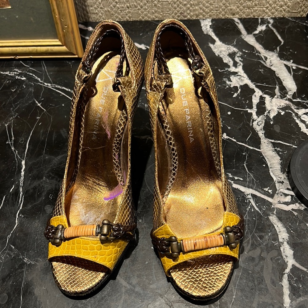 Due Farina embossed metallic leather open toe heels sz 37